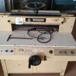 LOTE 460 - 01 GUILHOTINA DE PAPEL INDUSTRIAL MARCA TESSOR GT70. (NO ESTADO) ATENÇÃO! FAZER A VISITAÇÃO ANTES DE ARREMATAR, NÃO SABEMOS SE FUNCIONA, LEILÃO NÃO TEM GARANTIA E NEM DEVOLUÇÃO, SUJEITO A POSSÍVEIS AVARIAS VISÍVEIS/OCULTAS E/OU AUSÊNCIA DE COMPONENTES.