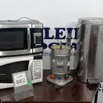 LOTE 082 - 02 MICRO-ONDAS SEM PRATO, 01 LIXEIRA EM INOX E 01 PROCESSADOR DE ALIMENTOS MARCA METVISA. (NO ESTADO) ATENÇÃO! FAZER A VISITAÇÃO ANTES DE ARREMATAR, NÃO SABEMOS SE FUNCIONA. LEILÃO NÃO TEM GARANTIA E NEM DEVOLUÇÃO, SUJEITO A POSSÍVEIS AVARIAS VISÍVEIS/OCULTAS E/OU AUSÊNCIA DE COMPONENTES.