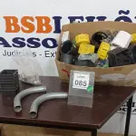 LOTE 085 - 01 LOTE COM CAIXINHAS DE PASSAGEM DE FIO E MATERIAIS ELÉTRICOS DIVERSOS. (NO ESTADO) ATENÇÃO! FAZER A VISITAÇÃO ANTES DE ARREMATAR, NÃO SABEMOS SE FUNCIONA, LEILÃO NÃO TEM GARANTIA E NEM DEVOLUÇÃO, SUJEITO A POSSÍVEIS AVARIAS VISÍVEIS/OCULTAS E/OU AUSÊNCIA DE COMPONENTES.