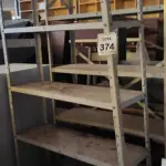 LOTE 374 - 02 ESTANTES DE FERRO COM 06 PRATELEIRAS. (NO ESTADO) ATENÇÃO! FAZER A VISITAÇÃO ANTES DE ARREMATAR, NÃO SABEMOS SE FUNCIONA, LEILÃO NÃO TEM GARANTIA E NEM DEVOLUÇÃO, SUJEITO A POSSÍVEIS AVARIAS VISÍVEIS/OCULTAS E/OU AUSÊNCIA DE COMPONENTES.