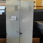 LOTE 378 - 01 ARMÁRIO DE AÇO COM 02 PORTAS DE 0.60X1.97. (NO ESTADO) ATENÇÃO! FAZER A VISITAÇÃO ANTES DE ARREMATAR, NÃO SABEMOS SE FUNCIONA, LEILÃO NÃO TEM GARANTIA E NEM DEVOLUÇÃO, SUJEITO A POSSÍVEIS AVARIAS VISÍVEIS/OCULTAS E/OU AUSÊNCIA DE COMPONENTES.