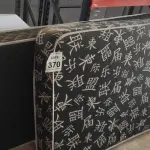LOTE 370 - 02 COLCHOES DE SOLTEIRO. (NO ESTADO) ATENÇÃO! FAZER A VISITAÇÃO ANTES DE ARREMATAR, NÃO SABEMOS SE FUNCIONA, LEILÃO NÃO TEM GARANTIA E NEM DEVOLUÇÃO, SUJEITO A POSSÍVEIS AVARIAS VISÍVEIS/OCULTAS E/OU AUSÊNCIA DE COMPONENTES.