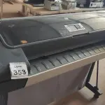 LOTE 353 - 01 PLOTTER DESIGNJET Z3200PS PHOTO MARCA HP. (NO ESTADO) ATENÇÃO! FAZER A VISITAÇÃO ANTES DE ARREMATAR, NÃO SABEMOS SE FUNCIONA, LEILÃO NÃO TEM GARANTIA E NEM DEVOLUÇÃO, SUJEITO A POSSÍVEIS AVARIAS VISÍVEIS/OCULTAS E/OU AUSÊNCIA DE COMPONENTES.
