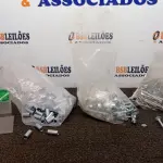 LOTE 042 - 01 LOTE COM GRANDE QUANTIDADE DE PARAFUSOS OLHAL E BUCHAS DE METAL. (NO ESTADO) ATENÇÃO! FAZER A VISITAÇÃO ANTES DE ARREMATAR, NÃO SABEMOS SE FUNCIONA, LEILÃO NÃO TEM GARANTIA E NEM DEVOLUÇÃO, SUJEITO A POSSÍVEIS AVARIAS VISÍVEIS/OCULTAS E/OU AUSÊNCIA DE COMPONENTES.