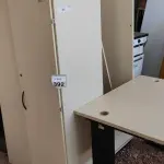LOTE 392 - 01 ARMÁRIO DE MADEIRA COM 02 PORTAS 04 PRATELEIRAS DE 1.60.X0.79. (NO ESTADO) ATENÇÃO! FAZER A VISITAÇÃO ANTES DE ARREMATAR, NÃO SABEMOS SE FUNCIONA, LEILÃO NÃO TEM GARANTIA E NEM DEVOLUÇÃO, SUJEITO A POSSÍVEIS AVARIAS VISÍVEIS/OCULTAS E/OU AUSÊNCIA DE COMPONENTES.