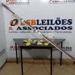 LOTE 067 - 03 VARÕES PARA CORTINA E VÁRIOS ACESSÓRIOS. (NO ESTADO) ATENÇÃO! FAZER A VISITAÇÃO ANTES DE ARREMATAR, NÃO SABEMOS SE FUNCIONA, LEILÃO NÃO TEM GARANTIA E NEM DEVOLUÇÃO, SUJEITO A POSSÍVEIS AVARIAS VISÍVEIS/OCULTAS E/OU AUSÊNCIA DE COMPONENTES.