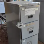 LOTE 444 - 01 ARQUIVO DE AÇO COM 04 GAVETAS. (NO ESTADO) ATENÇÃO! FAZER A VISITAÇÃO ANTES DE ARREMATAR, NÃO SABEMOS SE FUNCIONA, LEILÃO NÃO TEM GARANTIA E NEM DEVOLUÇÃO, SUJEITO A POSSÍVEIS AVARIAS VISÍVEIS/OCULTAS E/OU AUSÊNCIA DE COMPONENTES.