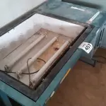 LOTE 457 - 01 MÁQUINA DE REVELAÇÃO DE CHAPAS. (NO ESTADO) ATENÇÃO! FAZER A VISITAÇÃO ANTES DE ARREMATAR, NÃO SABEMOS SE FUNCIONA, LEILÃO NÃO TEM GARANTIA E NEM DEVOLUÇÃO, SUJEITO A POSSÍVEIS AVARIAS VISÍVEIS/OCULTAS E/OU AUSÊNCIA DE COMPONENTES.
