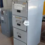 LOTE 444 - 01 ARQUIVO DE AÇO COM 04 GAVETAS. (NO ESTADO) ATENÇÃO! FAZER A VISITAÇÃO ANTES DE ARREMATAR, NÃO SABEMOS SE FUNCIONA, LEILÃO NÃO TEM GARANTIA E NEM DEVOLUÇÃO, SUJEITO A POSSÍVEIS AVARIAS VISÍVEIS/OCULTAS E/OU AUSÊNCIA DE COMPONENTES.