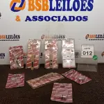 LOTE 012 - 01 LOTE COM VÁRIOS BATENTES E FECHOS DE EMBUTIR PARA PORTAS. (NO ESTADO) ATENÇÃO! FAZER A VISITAÇÃO ANTES DE ARREMATAR, NÃO SABEMOS SE FUNCIONA, LEILÃO NÃO TEM GARANTIA E NEM DEVOLUÇÃO, SUJEITO A POSSÍVEIS AVARIAS VISÍVEIS/OCULTAS E/OU AUSÊNCIA DE COMPONENTES.