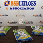 LOTE 118 - 03 PACOTES DE GRANULADOS SANITÁRIO COM 4KG CADA. (NO ESTADO) ATENÇÃO! FAZER A VISITAÇÃO ANTES DE ARREMATAR, NÃO SABEMOS SE FUNCIONA, LEILÃO NÃO TEM GARANTIA E NEM DEVOLUÇÃO, SUJEITO A POSSÍVEIS AVARIAS VISÍVEIS/OCULTAS E/OU AUSÊNCIA DE COMPONENTES.