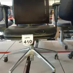 LOTE 410 - 01 CADEIRA DE ESCRITÓRIO COM RODINHAS. (NO ESTADO) ATENÇÃO! FAZER A VISITAÇÃO ANTES DE ARREMATAR, NÃO SABEMOS SE FUNCIONA. LEILÃO NÃO TEM GARANTIA E NEM DEVOLUÇÃO, SUJEITO A POSSÍVEIS AVARIAS VISÍVEIS/OCULTAS E/OU AUSÊNCIA DE COMPONENTES.