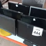 LOTE 444 - 09 MONITORES LCD DE MARCAS E MODELOS DIVERSOS. (NO ESTADO) ATENÇÃO! FAZER A VISITAÇÃO ANTES DE ARREMATAR, NÃO SABEMOS SE FUNCIONA. LEILÃO NÃO TEM GARANTIA E NEM DEVOLUÇÃO, SUJEITO A POSSÍVEIS AVARIAS VISÍVEIS/OCULTAS E/OU AUSÊNCIA DE COMPONENTES.