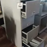LOTE 366 - 01 ARQUIVO DE AÇO COM 04 GAVETAS. (NO ESTADO) ATENÇÃO! FAZER A VISITAÇÃO ANTES DE ARREMATAR, NÃO SABEMOS SE FUNCIONA. LEILÃO NÃO TEM GARANTIA E NEM DEVOLUÇÃO, SUJEITO A POSSÍVEIS AVARIAS VISÍVEIS/OCULTAS E/OU AUSÊNCIA DE COMPONENTES.