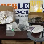 LOTE 164 - 01 LOTE COM GRANDE QUANTIDADE DE CANTONEIRAS DE PLÁSTICO, SACOLAS PLÁSTICAS E 01 ASSENTO DE VASO. (NO ESTADO) ATENÇÃO! FAZER A VISITAÇÃO ANTES DE ARREMATAR, NÃO SABEMOS SE FUNCIONA. LEILÃO NÃO TEM GARANTIA E NEM DEVOLUÇÃO, SUJEITO A POSSÍVEIS AVARIAS VISÍVEIS/OCULTAS E/OU AUSÊNCIA DE COMPONENTES.