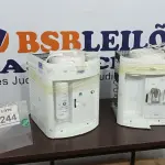 LOTE 244 - 02 BEBEDOUROS PARA GARRAFÃO. (NO ESTADO) ATENÇÃO! FAZER A VISITAÇÃO ANTES DE ARREMATAR, NÃO SABEMOS SE FUNCIONA. LEILÃO NÃO TEM GARANTIA E NEM DEVOLUÇÃO, SUJEITO A POSSÍVEIS AVARIAS VISÍVEIS/OCULTAS E/OU AUSÊNCIA DE COMPONENTES.