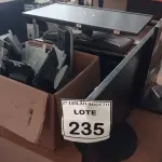 LOTE 235 - 07 MONITORES DE MARCAS MODELOS DIVERSOS. (NO ESTADO) ATENÇÃO! FAZER A VISITAÇÃO ANTES DE ARREMATAR, NÃO SABEMOS SE FUNCIONA. LEILÃO NÃO TEM GARANTIA E NEM DEVOLUÇÃO, SUJEITO A POSSÍVEIS AVARIAS VISÍVEIS/OCULTAS E/OU AUSÊNCIA DE COMPONENTES.