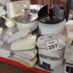 LOTE 257 - 01 LOTE COM GRANDE QUANTIDADE DE DISPENSE DE ÁLCOOL GEL E PAPEL. (NO ESTADO) ATENÇÃO! FAZER A VISITAÇÃO ANTES DE ARREMATAR, NÃO SABEMOS SE FUNCIONA. LEILÃO NÃO TEM GARANTIA E NEM DEVOLUÇÃO, SUJEITO A POSSÍVEIS AVARIAS VISÍVEIS/OCULTAS E/OU AUSÊNCIA DE COMPONENTES.