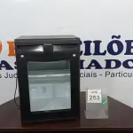 LOTE 253 - 01 ADEGA 40L 220V. (NO ESTADO) ATENÇÃO! FAZER A VISITAÇÃO ANTES DE ARREMATAR, NÃO SABEMOS SE FUNCIONA. LEILÃO NÃO TEM GARANTIA E NEM DEVOLUÇÃO, SUJEITO A POSSÍVEIS AVARIAS VISÍVEIS/OCULTAS E/OU AUSÊNCIA DE COMPONENTES.