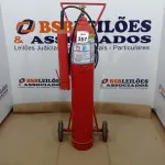 LOTE 357 - 01 EXTINTOR CARRETA. (NO ESTADO) ATENÇÃO! FAZER A VISITAÇÃO ANTES DE ARREMATAR, NÃO SABEMOS SE FUNCIONA. LEILÃO NÃO TEM GARANTIA E NEM DEVOLUÇÃO, SUJEITO A POSSÍVEIS AVARIAS VISÍVEIS/OCULTAS E/OU AUSÊNCIA DE COMPONENTES.
