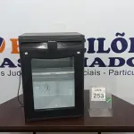LOTE 253 - 01 ADEGA 40L 220V. (NO ESTADO) ATENÇÃO! FAZER A VISITAÇÃO ANTES DE ARREMATAR, NÃO SABEMOS SE FUNCIONA. LEILÃO NÃO TEM GARANTIA E NEM DEVOLUÇÃO, SUJEITO A POSSÍVEIS AVARIAS VISÍVEIS/OCULTAS E/OU AUSÊNCIA DE COMPONENTES.