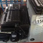 LOTE 158 - 01 QUADRO ELÉTRICO, 02 ESTABILIZADORES E GRANDE QUANTIDADE DE TECLADOS DE PC. (NO ESTADO) ATENÇÃO! FAZER A VISITAÇÃO ANTES DE ARREMATAR, NÃO SABEMOS SE FUNCIONA. LEILÃO NÃO TEM GARANTIA E NEM DEVOLUÇÃO, SUJEITO A POSSÍVEIS AVARIAS VISÍVEIS/OCULTAS E/OU AUSÊNCIA DE COMPONENTES.