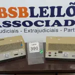LOTE 390 - 02 ESPECTROFOTÔMETROS. (NO ESTADO) ATENÇÃO! FAZER A VISITAÇÃO ANTES DE ARREMATAR, NÃO SABEMOS SE FUNCIONA. LEILÃO NÃO TEM GARANTIA E NEM DEVOLUÇÃO, SUJEITO A POSSÍVEIS AVARIAS VISÍVEIS/OCULTAS E/OU AUSÊNCIA DE COMPONENTES.