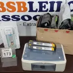 LOTE 173 - 01 IMPRESSORA, 01 PURIFICADOR DE ÁGUA E VÁRIOS TONNERS PARA IMPRESSORA. (NO ESTADO) ATENÇÃO! FAZER A VISITAÇÃO ANTES DE ARREMATAR, NÃO SABEMOS SE FUNCIONA. LEILÃO NÃO TEM GARANTIA E NEM DEVOLUÇÃO, SUJEITO A POSSÍVEIS AVARIAS VISÍVEIS/OCULTAS E/OU AUSÊNCIA DE COMPONENTES.