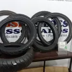LOTE 323 - 07 PNEUS DE MOTO TAMANHOS DIVRSOS. (NO ESTADO) ATENÇÃO! FAZER A VISITAÇÃO ANTES DE ARREMATAR, NÃO SABEMOS SE FUNCIONA. LEILÃO NÃO TEM GARANTIA E NEM DEVOLUÇÃO, SUJEITO A POSSÍVEIS AVARIAS VISÍVEIS/OCULTAS E/OU AUSÊNCIA DE COMPONENTES.