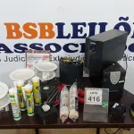 LOTE 416 - 02 NOBREAKS, 01 CAIXA COM VÁRIAS LUMINÁRIAS, BISNAGAS DE SELA TRINCA, ROLOS DE PINTURA E ITENS DIVERSOS. (NO ESTADO) ATENÇÃO! FAZER A VISITAÇÃO ANTES DE ARREMATAR, NÃO SABEMOS SE FUNCIONA. LEILÃO NÃO TEM GARANTIA E NEM DEVOLUÇÃO, SUJEITO A POSSÍVEIS AVARIAS VISÍVEIS/OCULTAS E/OU AUSÊNCIA DE COMPONENTES.