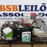 LOTE 222 - 01 LOTE COM VÁRIAS CÂMERAS DE SEGURANÇA, GRANDE QUANTIDADE DE LUMINÁRIAS, LÂMPADAS E ELETRÔNICOS DIVERSOS. (NO ESTADO) ATENÇÃO! FAZER A VISITAÇÃO ANTES DE ARREMATAR, NÃO SABEMOS SE FUNCIONA. LEILÃO NÃO TEM GARANTIA E NEM DEVOLUÇÃO, SUJEITO A POSSÍVEIS AVARIAS VISÍVEIS/OCULTAS E/OU AUSÊNCIA DE COMPONENTES.