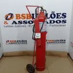 LOTE 357 - 01 EXTINTOR CARRETA. (NO ESTADO) ATENÇÃO! FAZER A VISITAÇÃO ANTES DE ARREMATAR, NÃO SABEMOS SE FUNCIONA. LEILÃO NÃO TEM GARANTIA E NEM DEVOLUÇÃO, SUJEITO A POSSÍVEIS AVARIAS VISÍVEIS/OCULTAS E/OU AUSÊNCIA DE COMPONENTES.