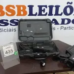 LOTE 435 - 01 FILMADORA MARCA PANASONIC COM CASE. (NO ESTADO) ATENÇÃO! FAZER A VISITAÇÃO ANTES DE ARREMATAR, NÃO SABEMOS SE FUNCIONA. LEILÃO NÃO TEM GARANTIA E NEM DEVOLUÇÃO, SUJEITO A POSSÍVEIS AVARIAS VISÍVEIS/OCULTAS E/OU AUSÊNCIA DE COMPONENTES.