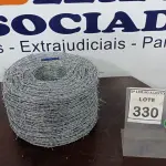 LOTE 330 - 01 ROLO DE ARAME FARPADO 500M. (NO ESTADO) ATENÇÃO! FAZER A VISITAÇÃO ANTES DE ARREMATAR, NÃO SABEMOS SE FUNCIONA. LEILÃO NÃO TEM GARANTIA E NEM DEVOLUÇÃO, SUJEITO A POSSÍVEIS AVARIAS VISÍVEIS/OCULTAS E/OU AUSÊNCIA DE COMPONENTES.