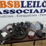 LOTE 395 - 01 INVERSOR DE FREQUÊNCIA, 01 FONTE COLMEIA, 01 MICROFONE PARA SEMINÁRIO, SENSORES DE PORTÃO, VÁRIOS CONTROLES DE PORTÃO E MATÉRIAIS DE ACADEMIA. (NO ESTADO) ATENÇÃO! FAZER A VISITAÇÃO ANTES DE ARREMATAR, NÃO SABEMOS SE FUNCIONA. LEILÃO NÃO TEM GARANTIA E NEM DEVOLUÇÃO, SUJEITO A POSSÍVEIS AVARIAS VISÍVEIS/OCULTAS E/OU AUSÊNCIA DE COMPONENTES.