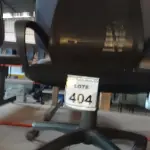 LOTE 404 - 01 CADEIRA DE ESCRITÓRIO COM RODINHAS. (NO ESTADO) ATENÇÃO! FAZER A VISITAÇÃO ANTES DE ARREMATAR, NÃO SABEMOS SE FUNCIONA. LEILÃO NÃO TEM GARANTIA E NEM DEVOLUÇÃO, SUJEITO A POSSÍVEIS AVARIAS VISÍVEIS/OCULTAS E/OU AUSÊNCIA DE COMPONENTES.
