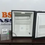 LOTE 200 - 01 ADEGA 40L 220V. (NO ESTADO) ATENÇÃO! FAZER A VISITAÇÃO ANTES DE ARREMATAR, NÃO SABEMOS SE FUNCIONA. LEILÃO NÃO TEM GARANTIA E NEM DEVOLUÇÃO, SUJEITO A POSSÍVEIS AVARIAS VISÍVEIS/OCULTAS E/OU AUSÊNCIA DE COMPONENTES.