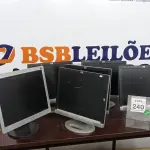 LOTE 240 - 06 MONITORES MARCA HP. (NO ESTADO) ATENÇÃO! FAZER A VISITAÇÃO ANTES DE ARREMATAR, NÃO SABEMOS SE FUNCIONA. LEILÃO NÃO TEM GARANTIA E NEM DEVOLUÇÃO, SUJEITO A POSSÍVEIS AVARIAS VISÍVEIS/OCULTAS E/OU AUSÊNCIA DE COMPONENTES.