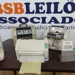 LOTE 329 - 03 MÁQUINAS DE CONTAGEM DE CÉDULAS E 01 IMPRESSORA. (NO ESTADO) ATENÇÃO! FAZER A VISITAÇÃO ANTES DE ARREMATAR, NÃO SABEMOS SE FUNCIONA. LEILÃO NÃO TEM GARANTIA E NEM DEVOLUÇÃO, SUJEITO A POSSÍVEIS AVARIAS VISÍVEIS/OCULTAS E/OU AUSÊNCIA DE COMPONENTES.