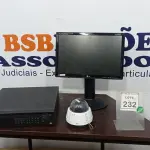 LOTE 232 - 01 APARELHO DVR, 01 MONITOR E 01 CÂMERA DE MONITORAMENTO. (NO ESTADO) ATENÇÃO! FAZER A VISITAÇÃO ANTES DE ARREMATAR, NÃO SABEMOS SE FUNCIONA. LEILÃO NÃO TEM GARANTIA E NEM DEVOLUÇÃO, SUJEITO A POSSÍVEIS AVARIAS VISÍVEIS/OCULTAS E/OU AUSÊNCIA DE COMPONENTES.