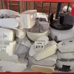LOTE 257 - 01 LOTE COM GRANDE QUANTIDADE DE DISPENSE DE ÁLCOOL GEL E PAPEL. (NO ESTADO) ATENÇÃO! FAZER A VISITAÇÃO ANTES DE ARREMATAR, NÃO SABEMOS SE FUNCIONA. LEILÃO NÃO TEM GARANTIA E NEM DEVOLUÇÃO, SUJEITO A POSSÍVEIS AVARIAS VISÍVEIS/OCULTAS E/OU AUSÊNCIA DE COMPONENTES.