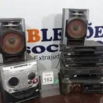 LOTE 162 - 03 APARELHOS DE VÍDEO CASSETE, 01 APARELHO DE COM 03 CAIXAS E 01 APARELHO DE SOM MODULAR. (NO ESTADO) ATENÇÃO! FAZER A VISITAÇÃO ANTES DE ARREMATAR, NÃO SABEMOS SE FUNCIONA. LEILÃO NÃO TEM GARANTIA E NEM DEVOLUÇÃO, SUJEITO A POSSÍVEIS AVARIAS VISÍVEIS/OCULTAS E/OU AUSÊNCIA DE COMPONENTES.