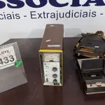 LOTE 433 - 01 GRAVADOR DE VÍDEO CASSETE E 01 MONITOR CARDÍACO ANTIGO. (NO ESTADO) ATENÇÃO! FAZER A VISITAÇÃO ANTES DE ARREMATAR, NÃO SABEMOS SE FUNCIONA. LEILÃO NÃO TEM GARANTIA E NEM DEVOLUÇÃO, SUJEITO A POSSÍVEIS AVARIAS VISÍVEIS/OCULTAS E/OU AUSÊNCIA DE COMPONENTES.