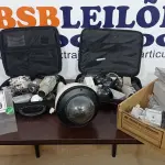 LOTE 239 - 01 LOTE COM GRANDE QUANTIDADE DE CÂMERAS DE MONITORAMENTO DE MARCAS E MODELOS DIVERSOS. (NO ESTADO) ATENÇÃO! FAZER A VISITAÇÃO ANTES DE ARREMATAR, NÃO SABEMOS SE FUNCIONA. LEILÃO NÃO TEM GARANTIA E NEM DEVOLUÇÃO, SUJEITO A POSSÍVEIS AVARIAS VISÍVEIS/OCULTAS E/OU AUSÊNCIA DE COMPONENTES.