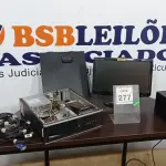 LOTE 277 - 01 CPU, 01 MONITOR E 01 ESTABILIZADOR. (NO ESTADO) ATENÇÃO! FAZER A VISITAÇÃO ANTES DE ARREMATAR, NÃO SABEMOS SE FUNCIONA. LEILÃO NÃO TEM GARANTIA E NEM DEVOLUÇÃO, SUJEITO A POSSÍVEIS AVARIAS VISÍVEIS/OCULTAS E/OU AUSÊNCIA DE COMPONENTES.