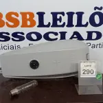 LOTE 290 - 01 LUMINÁRIA DE POSTE. (NO ESTADO) ATENÇÃO! FAZER A VISITAÇÃO ANTES DE ARREMATAR, NÃO SABEMOS SE FUNCIONA. LEILÃO NÃO TEM GARANTIA E NEM DEVOLUÇÃO, SUJEITO A POSSÍVEIS AVARIAS VISÍVEIS/OCULTAS E/OU AUSÊNCIA DE COMPONENTES.