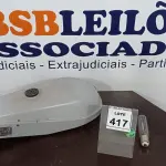 LOTE 417 - 01 LUMINÁRIA DE POSTE. (NO ESTADO) ATENÇÃO! FAZER A VISITAÇÃO ANTES DE ARREMATAR, NÃO SABEMOS SE FUNCIONA. LEILÃO NÃO TEM GARANTIA E NEM DEVOLUÇÃO, SUJEITO A POSSÍVEIS AVARIAS VISÍVEIS/OCULTAS E/OU AUSÊNCIA DE COMPONENTES.