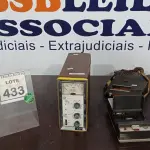 LOTE 433 - 01 GRAVADOR DE VÍDEO CASSETE E 01 MONITOR CARDÍACO ANTIGO. (NO ESTADO) ATENÇÃO! FAZER A VISITAÇÃO ANTES DE ARREMATAR, NÃO SABEMOS SE FUNCIONA. LEILÃO NÃO TEM GARANTIA E NEM DEVOLUÇÃO, SUJEITO A POSSÍVEIS AVARIAS VISÍVEIS/OCULTAS E/OU AUSÊNCIA DE COMPONENTES.