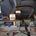 LOTE 403 - 01 CADEIRA DE ESCRITÓRIO COM RODINHAS. (NO ESTADO) ATENÇÃO! FAZER A VISITAÇÃO ANTES DE ARREMATAR, NÃO SABEMOS SE FUNCIONA. LEILÃO NÃO TEM GARANTIA E NEM DEVOLUÇÃO, SUJEITO A POSSÍVEIS AVARIAS VISÍVEIS/OCULTAS E/OU AUSÊNCIA DE COMPONENTES.