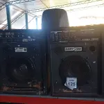 LOTE 125 - 04 CAIXAS DE SOM AMPLIFICADORA PARA RETIRADA DE PEÇAS. (NO ESTADO) ATENÇÃO! FAZER A VISITAÇÃO ANTES DE ARREMATAR, NÃO SABEMOS SE FUNCIONA. LEILÃO NÃO TEM GARANTIA E NEM DEVOLUÇÃO, SUJEITO A POSSÍVEIS AVARIAS VISÍVEIS/OCULTAS E/OU AUSÊNCIA DE COMPONENTES.
